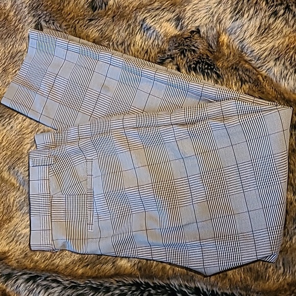H&M Women's Black and Gray Plaid Skinny Fit Pants Size US 30R - Picture 2 of 6